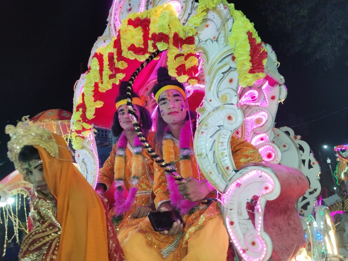 गोंडा : परसपुर कस्बे में श्रीराम भरत मिलाप की निकली भव्य शोभायात्रा