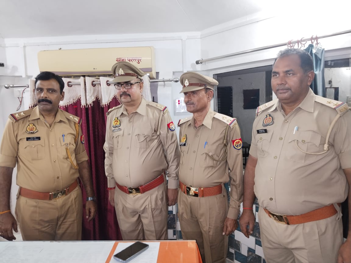 गोंडा : हेड मोहर्रिर और हेड कांस्टेबल बने उपनिरीक्षक, परसपुर थाने में हुआ सम्मान समारोह