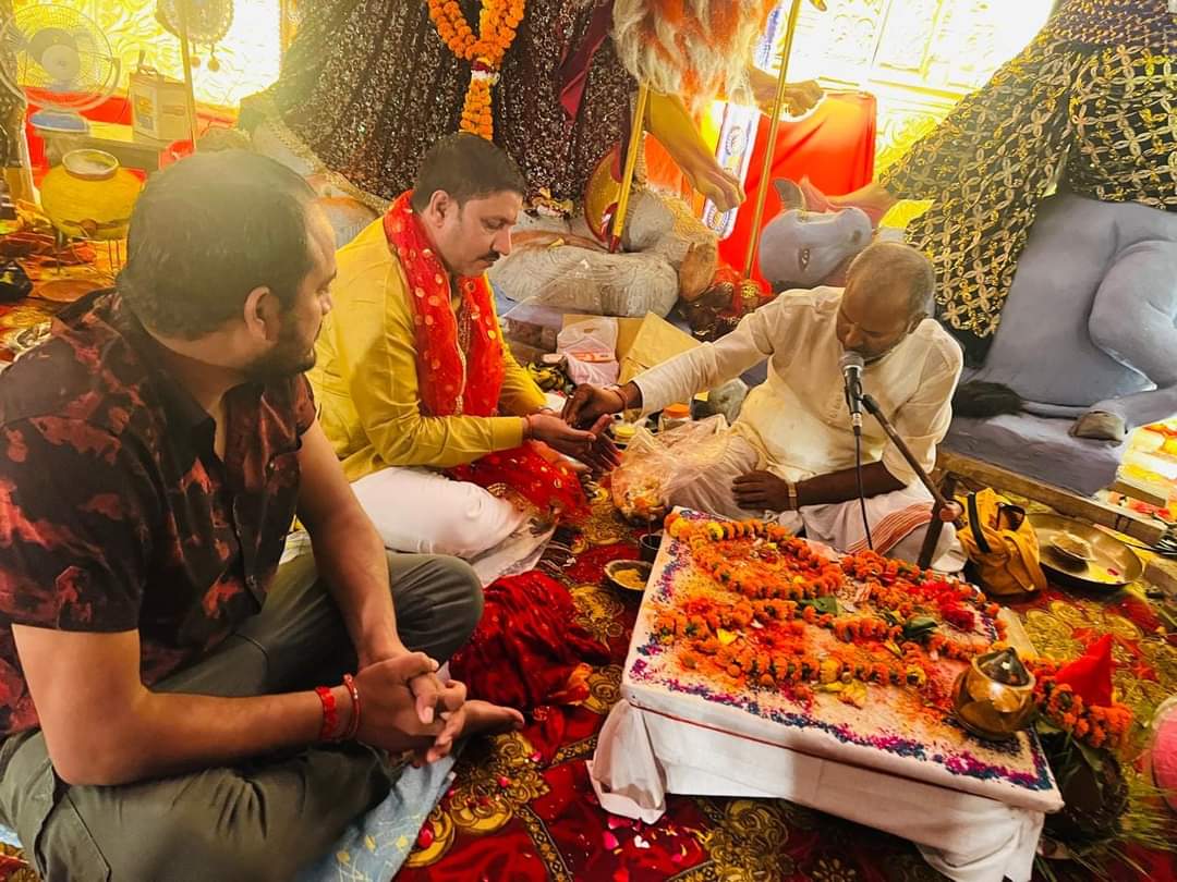 गोंडा : करनैलगंज विधायक अजय सिंह ने की महाआरती, नवदुर्गा पूजा महोत्सव में श्रद्धालुओं का सैलाब उमड़ा