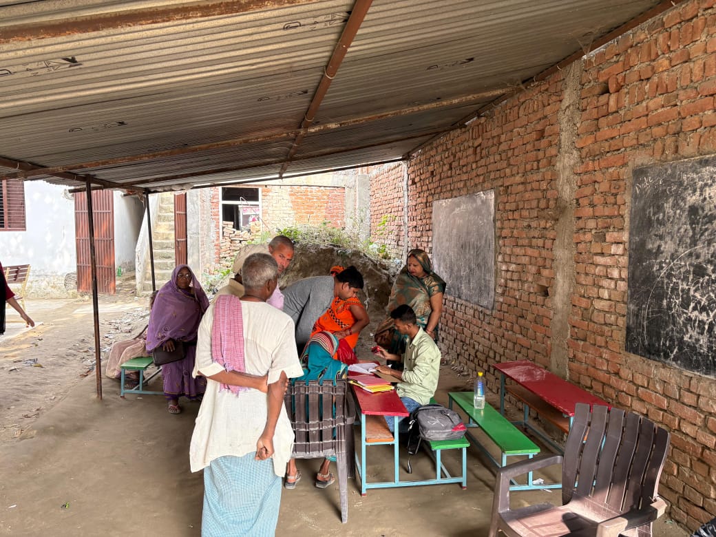 गोंडा : स्वामी विवेकानंद पब्लिक स्कूल में निशुल्क चिकित्सा शिविर आयोजित, 250 मरीजों ने लिया लाभ