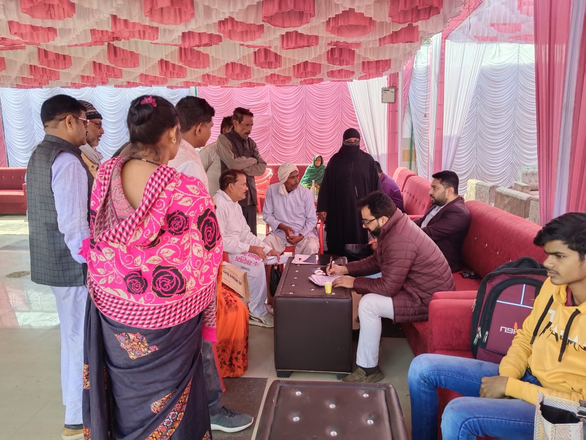 गोंडा : परसपुर में निःशुल्क चिकित्सा शिविर का आयोजन, 160 मरीजों का हुआ उपचार
