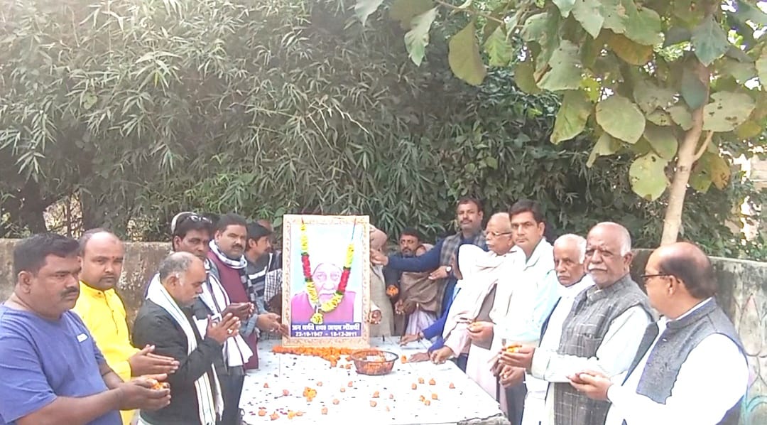 गोंडा : श्रद्धा सुमन से अदम गोंडवी को समर्पित साहित्यिक श्रद्धांजलि