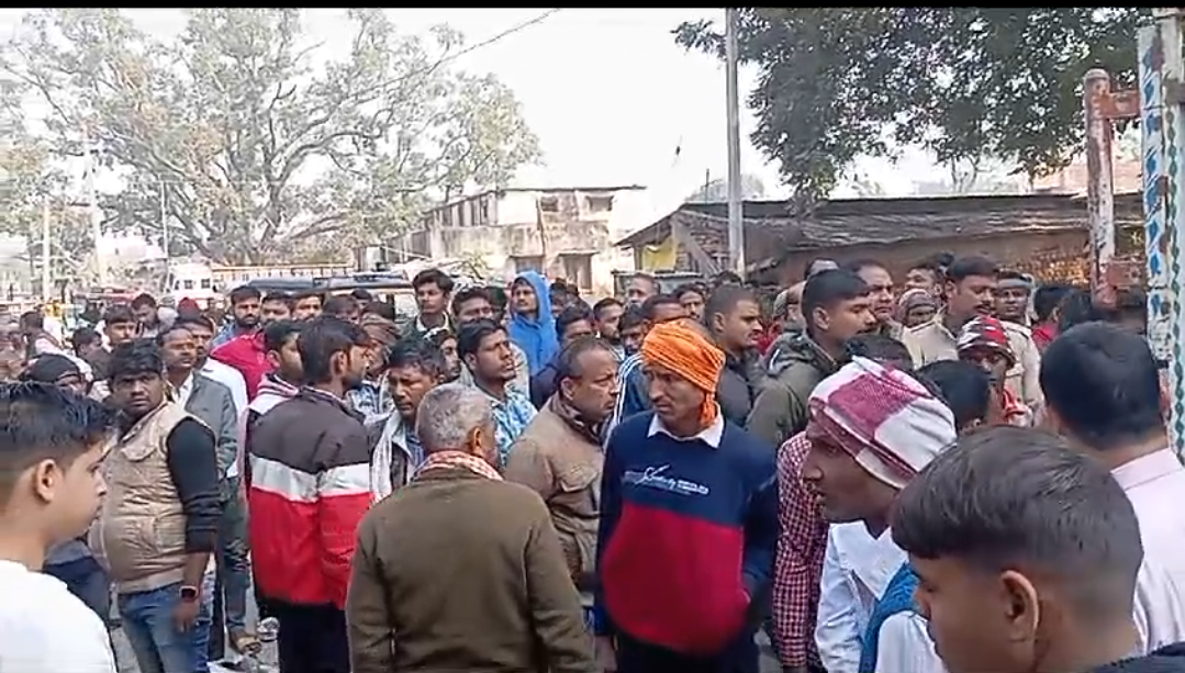 गोंडा : सड़क हादसे में बाइक सवार युवक की दर्दनाक मौत, परिजनों में मचा कोहराम