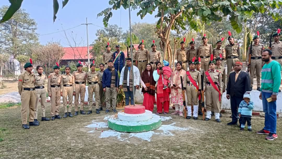 गोंडा : महाकवि तुलसीदास पी.जी. कॉलेज में हर्षोल्लास के साथ मनाया गया गणतंत्र दिवस, प्राचार्या डॉ. बीना सिंह ने किया ध्वजारोहण