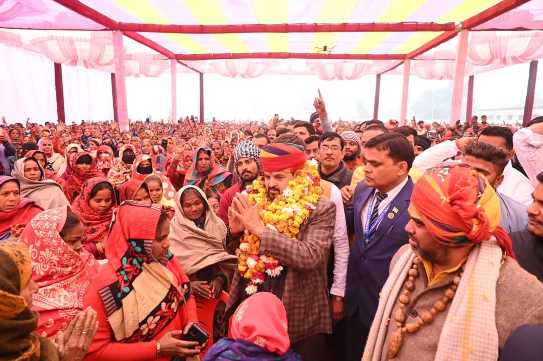 गोंडा : राहुल सिंह चौहान ने बृजभूषण सिंह के जन्मदिन पर परसपुर में आयोजित किया कंबल वितरण कार्यक्रम, जरूरतमंदों को सर्दी से मिली राहत