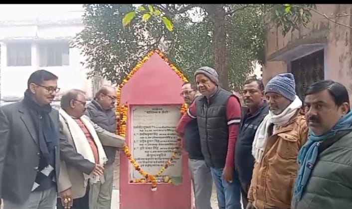 गोंडा : 33 वीं पुण्य तिथि पर गोलीकांड में शहीद हुए चार छात्रों को दी गई नम आंखों से श्रद्धांजलि