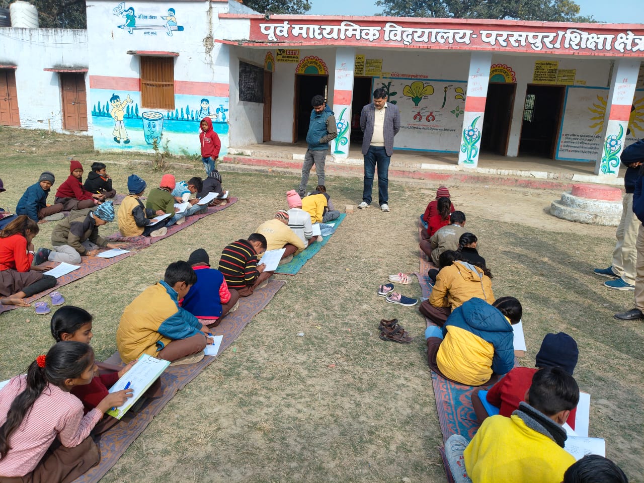 गोंडा : ब्लॉक संसाधन केंद्र परसपुर में आयोजित "स्पेल बी" प्रतियोगिता में 218 बच्चों ने अपनी प्रतिभा का किया प्रदर्शन