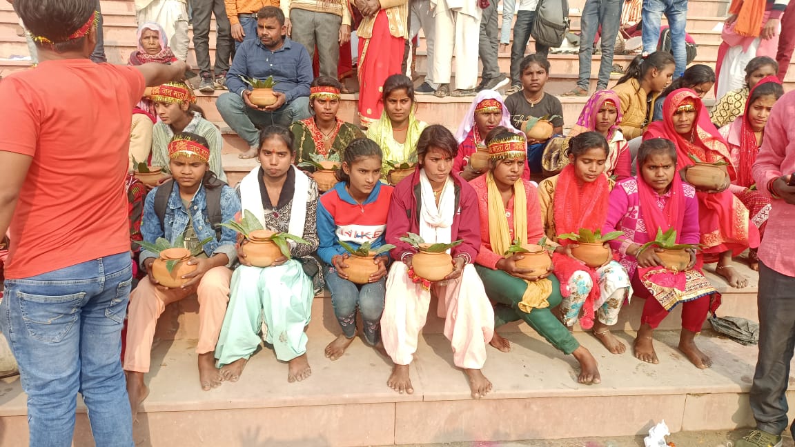 गोंडा : श्रीराम कथा व रुद्र महायज्ञ का शुभारंभ, कलश यात्रा निकाली गई