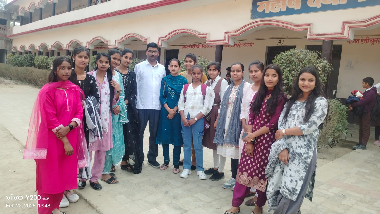 गोंडा : महर्षि दयानंद वैदिक इंटर कॉलेज में हवन-पूजन और बाल भंडारे के साथ कक्षा 12 के विद्यार्थियों का विदाई समारोह सम्पन्न