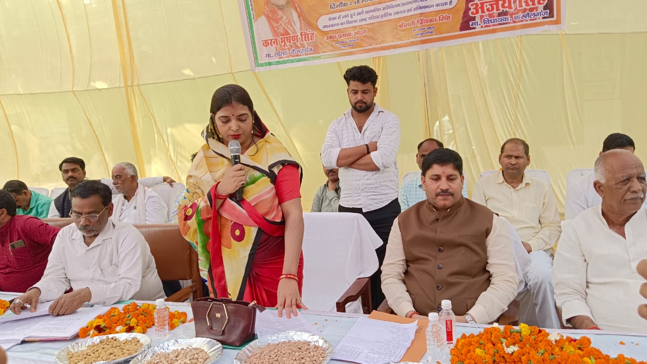 गोंडा : परसपुर में ब्लॉक प्रमुख की अध्यक्षता में बैठक, 4 करोड़ की कार्ययोजना प्रस्तावित, सड़कों का हुआ लोकार्पण