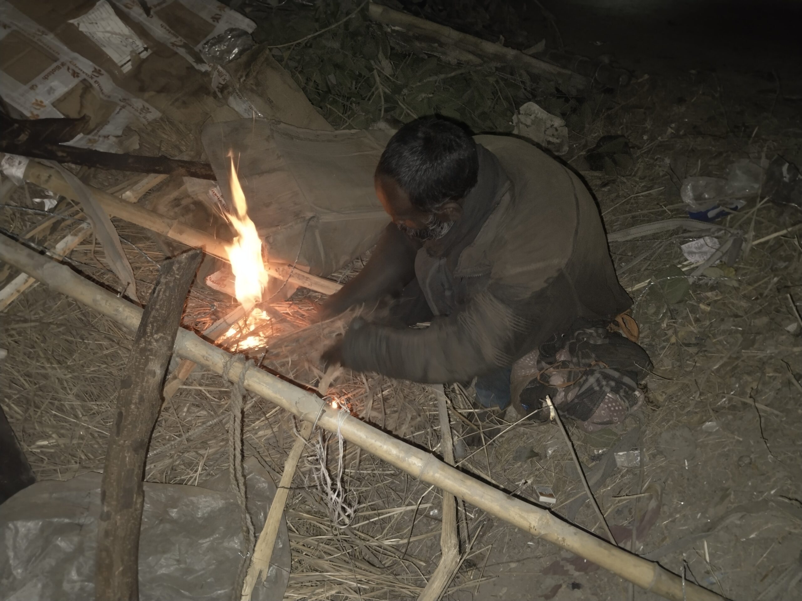 गोंडा : परसपुर में कड़ी सुरक्षा के बीच शांतिपूर्ण होलिका दहन