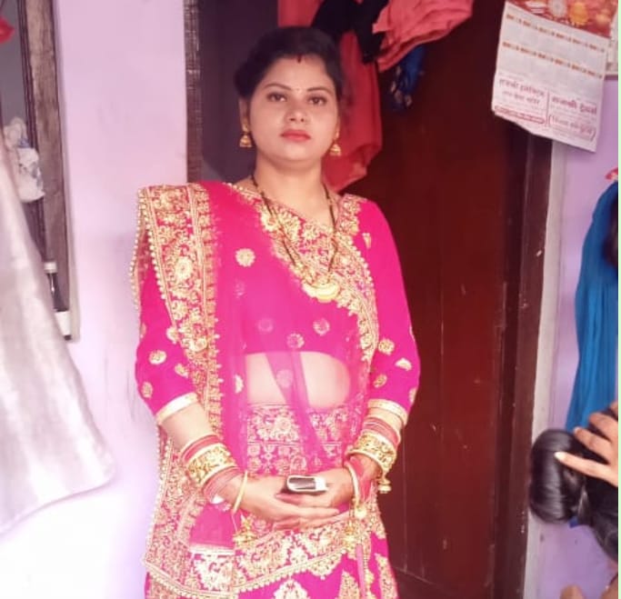 गोंडा : दहेज हत्या के विरोध में शव रखकर किया प्रदर्शन,परिजन ने की गिरफ्तारी की मांग