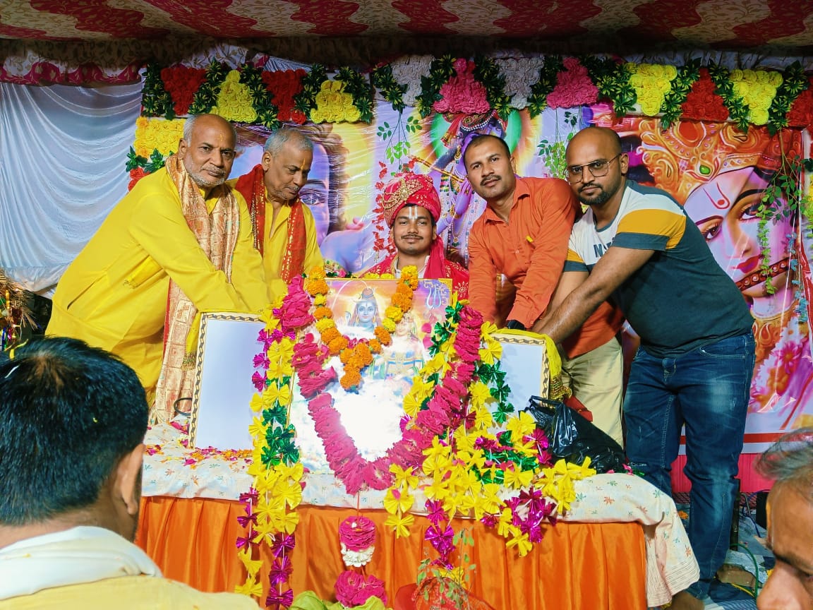 गोंडा : सुदामा चरित्र की मंगलमयी कथा से परसपुर में जागृत हुआ प्रभु प्रेम, श्रीकृष्ण-सुदामा मिलन ने बांधा मन