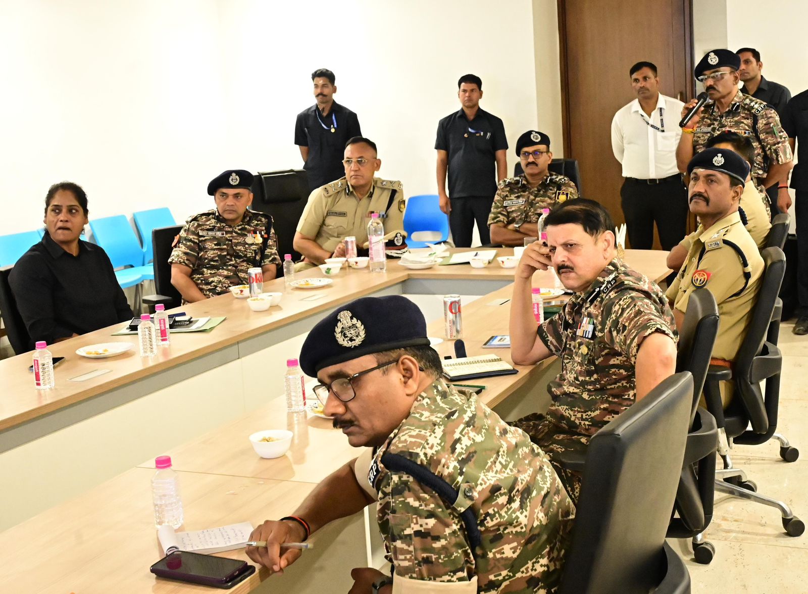केंद्रीय रिजर्व पुलिस बल के मुखिया ने श्री काशी विश्वनाथ मंदिर एवं मस्जिद पर ली सुरक्षा बैठक