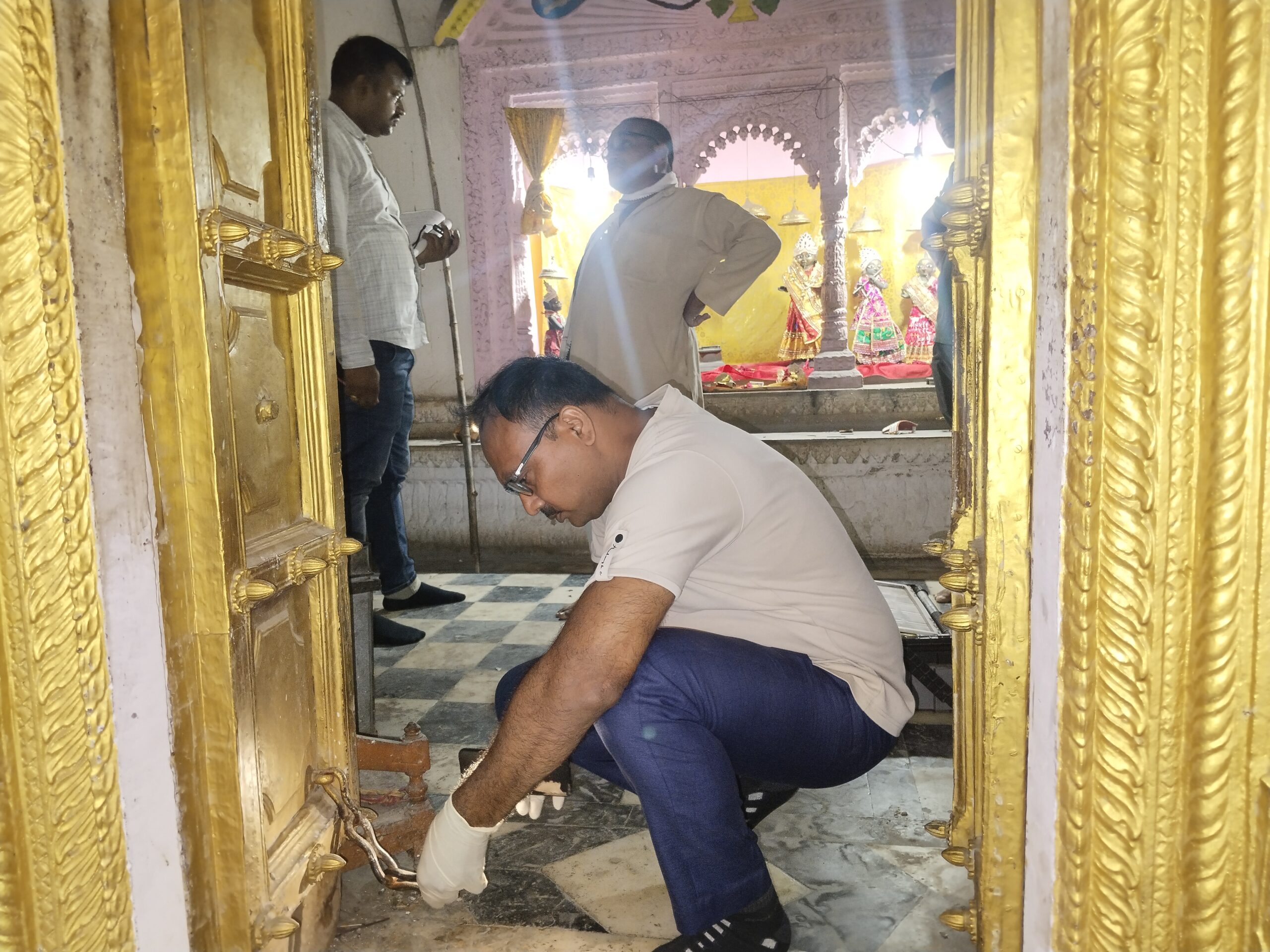 गोंडा : रियासत राजमंदिर से राम, लक्ष्मण व लड्डू गोपाल की अष्टधातु मूर्तियां चोरी, लाखों की संपत्ति पर चोरों ने किया हाथ साफ