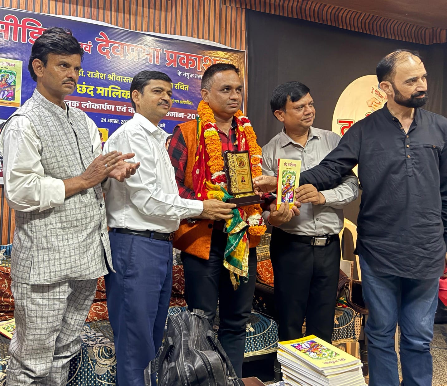 गोंडा : वागीश्वरी सम्मान 2025 से सम्मानित हुए दिलीप कुमार सिंह उर्फ दिलीप गोंडवी