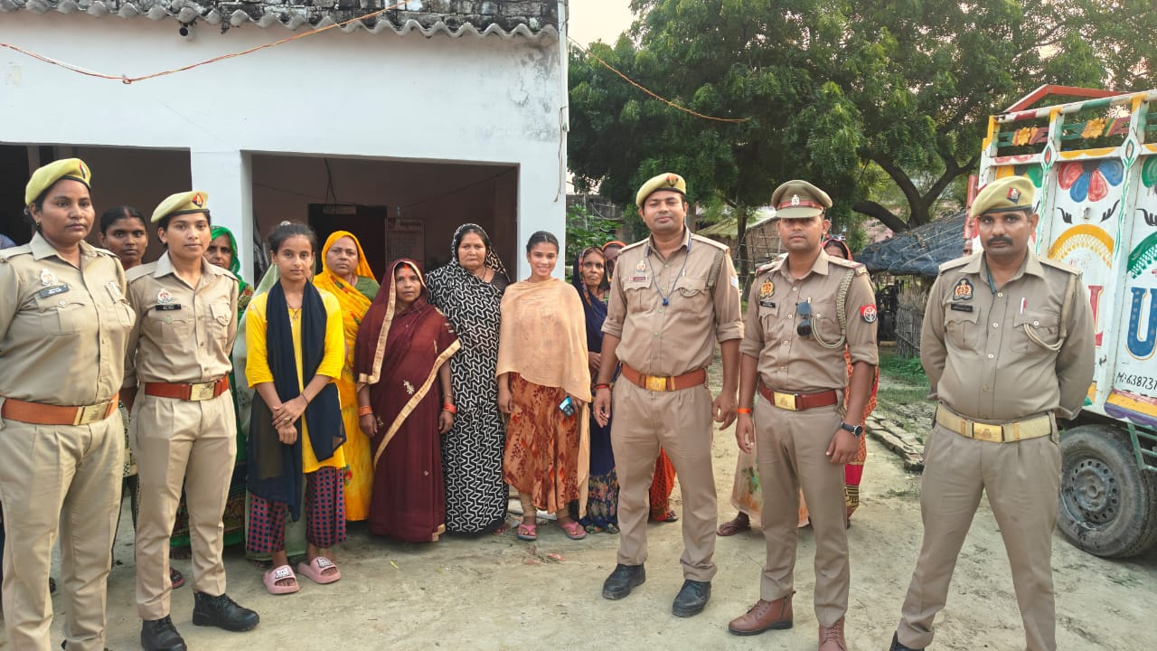 गोंडा : परसपुर पुलिस ने मिशन शक्ति फेज-5.0 में महिलाओं-छात्राओं को किया जागरूक