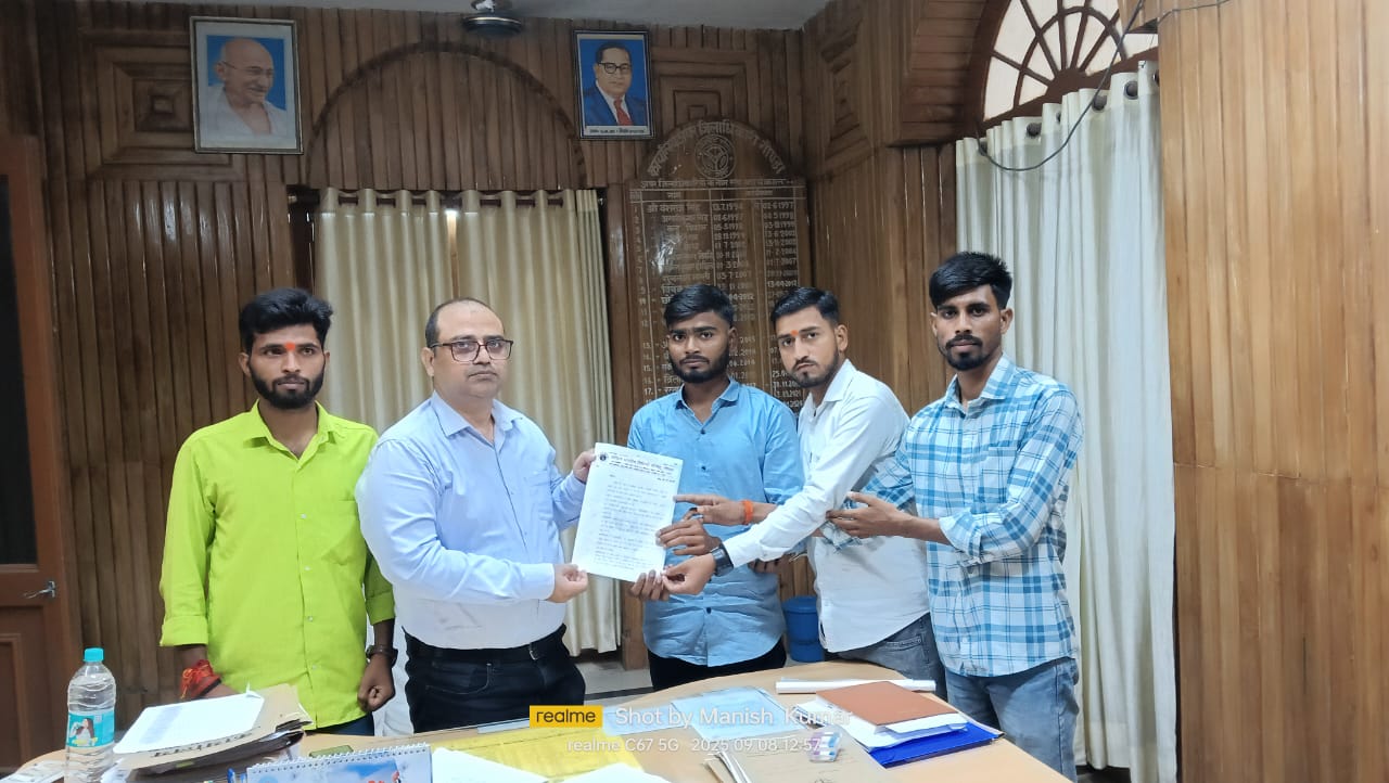 गोंडा : लाल बहादुर शास्त्री महाविद्यालय को लेकर अभाविप ने सौंपा 12 सूत्रीय मांग पत्र, 7 छात्रों के निष्कासन पर 48 घंटे का अल्टीमेटम