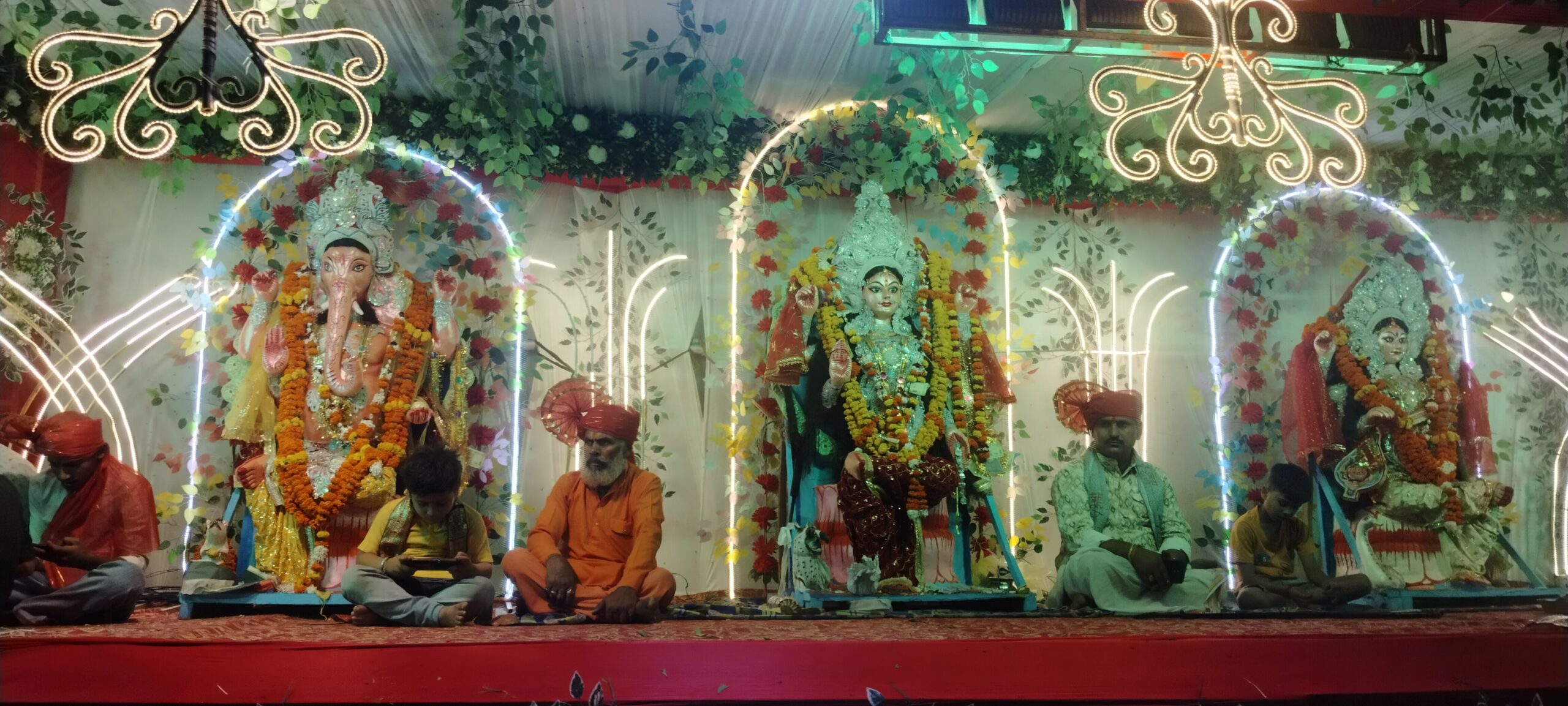 गोंडा : धूमधाम से निकला लक्ष्मी-गणेश प्रतिमा विसर्जन जुलूस, सरयू तट पर हुआ विसर्जन