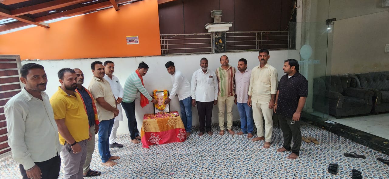 गोंडा : सरदार पटेल की 150वीं जयंती पर श्रद्धांजलि सभा, लौह पुरुष के योगदान को किया गया नमन