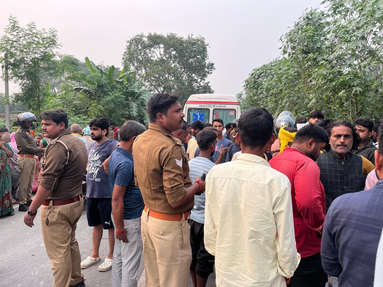 गोंडा : बाबागंज चौराहे पर तेज रफ्तार डीसीएम की टक्कर से बालक की मौके पर दर्दनाक मौत, परिजनों में मचा कोहराम