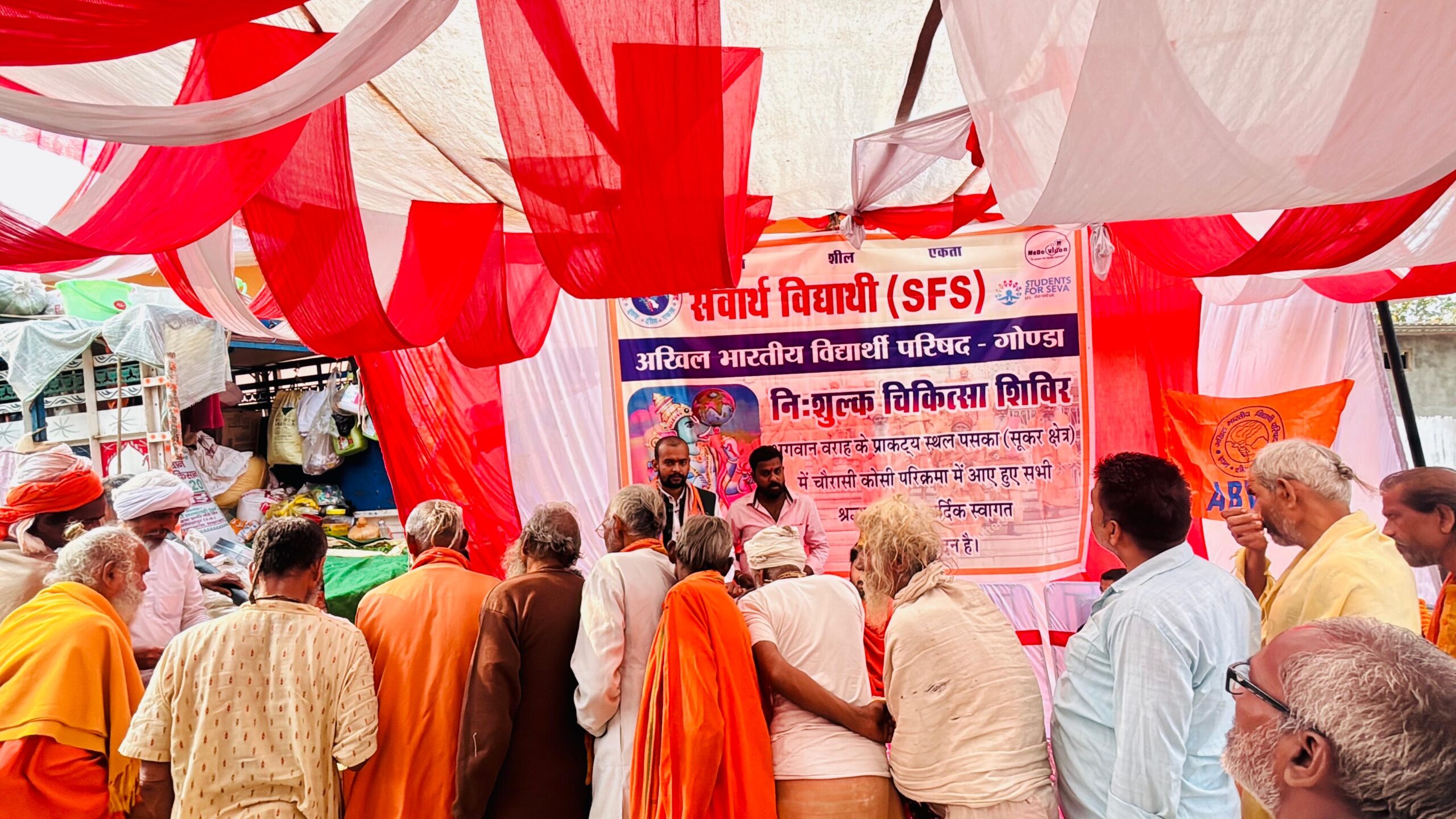 गोंडा : परिक्रमा मार्ग पर एबीवीपी का हेल्थ कैंप, 300 से ज्यादा श्रद्धालु हुए लाभान्वित