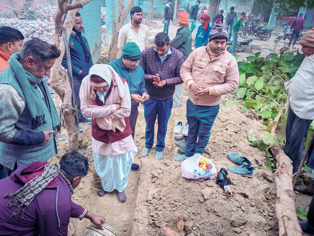 गोंडा : कृषक समाज इंटर कॉलेज छतौनी में 12 कक्षों के नवीन भवन का विधि- विधानपूर्वक किया गया शिलान्यास