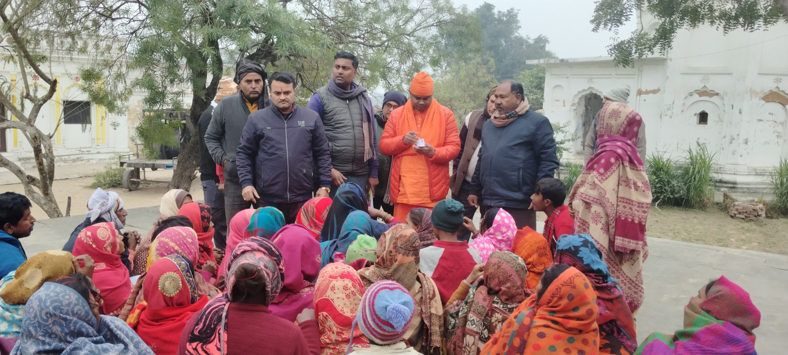 गोंडा : रामकृष्ण मिशन सेवाश्रम के कंबल वितरण से जरूरतमंदों को मिली राहत, क्षेत्र में सराहना