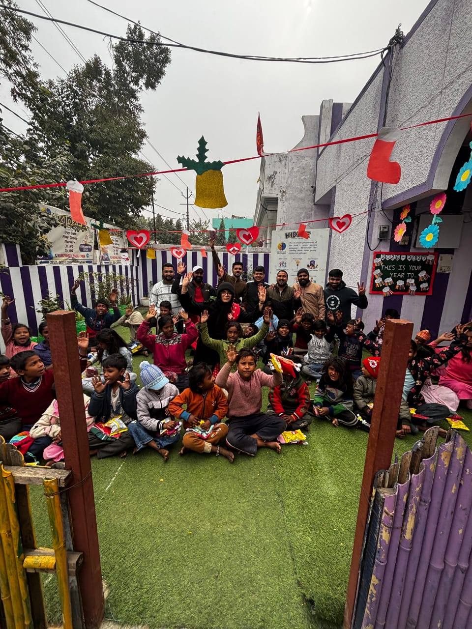 मानवता संगठन ने नव वर्ष की पावन बेला पर चिरंजीवी विहार स्थित रामेष्ठ आयतनम मिशन में कार्यक्रम किया एवं बच्चों को सामान वितरण किया..... 01.01.2026